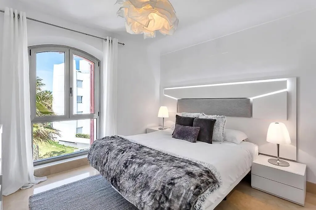 Yolo Spaces - Sotogrande Sea View Penthouse San Roque  0*,  Spanyolország