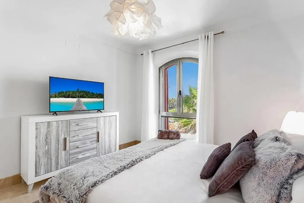 Yolo Spaces - Sotogrande Sea View Penthouse San Roque  0*, San Roque (Andalucia)